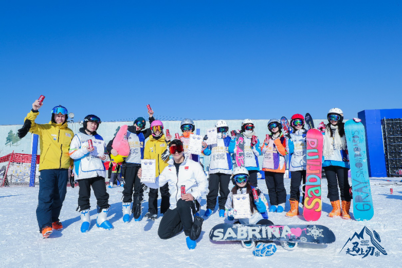 北京冬奥落帷幕，战马冰雪不止步