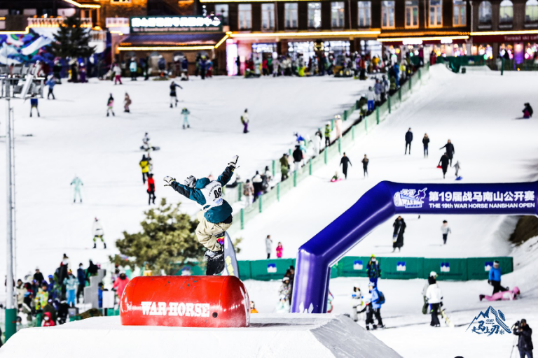 北京冬奥落帷幕，战马冰雪不止步