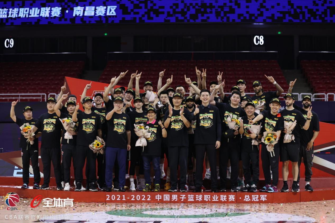 王心凌男孩们宅家健身，战马功能饮料能量补给来喽