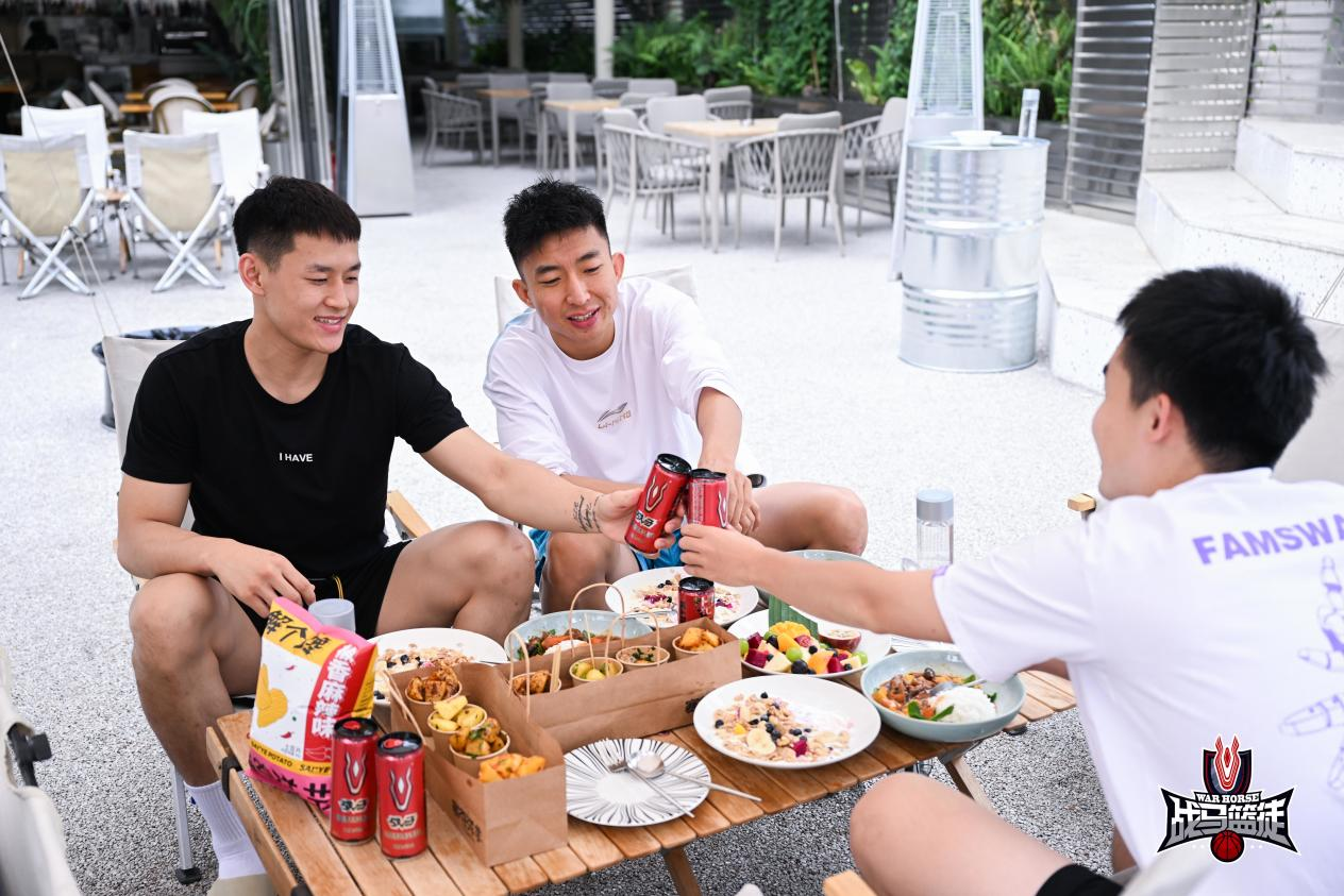国产饮料品牌看战马，潮人出游必备神仙饮料