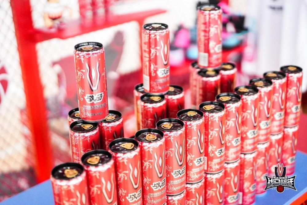 “熬夜搬砖”喝什么，战马能量型维生素饮料为黑夜增添一抹亮色