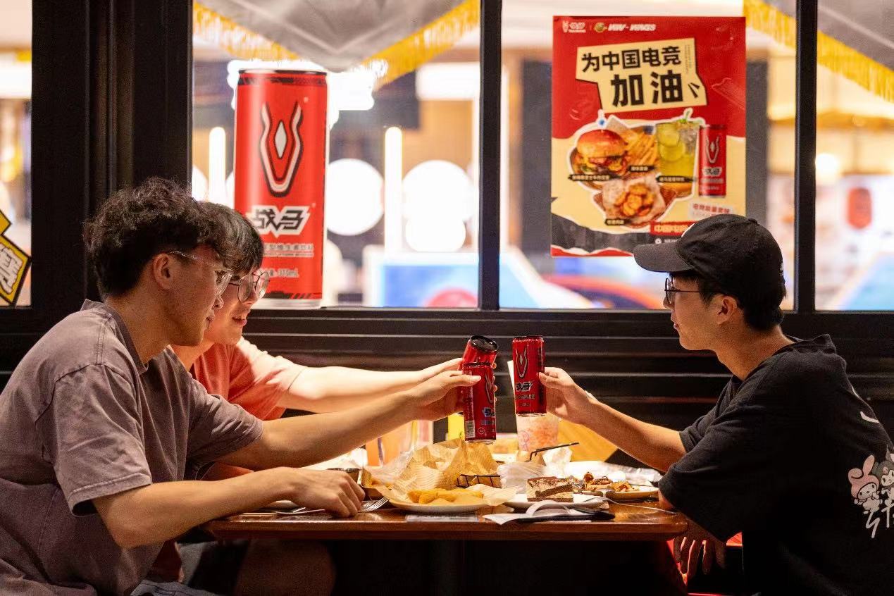 战马能量型维生素饮料，助力电竞快闪燃爆杭州