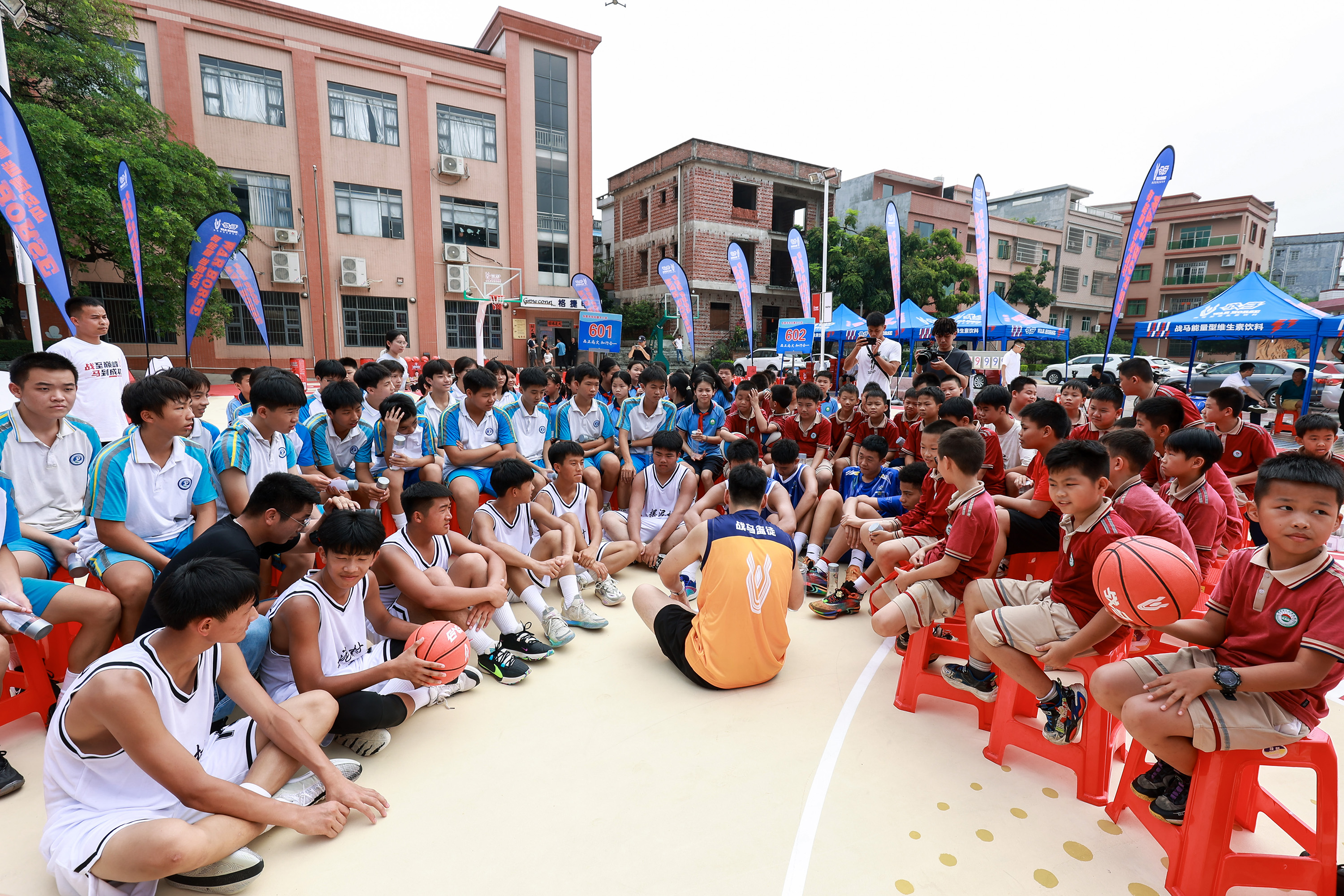 战马公益球场助力“村BA”，奥运国手张宁现场互动教学