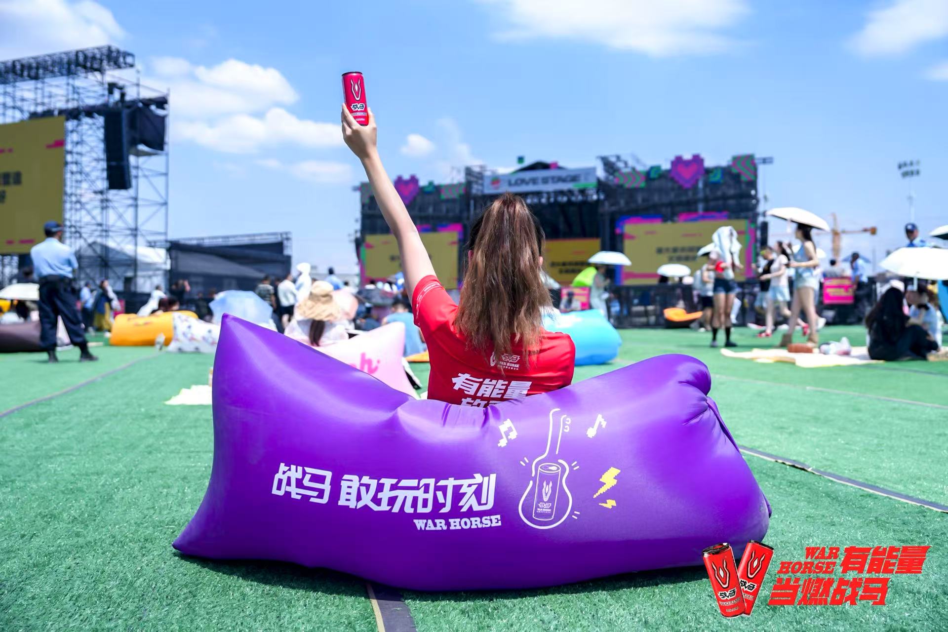 战马燃爆新疆8万乐迷超级草莓音乐节现场