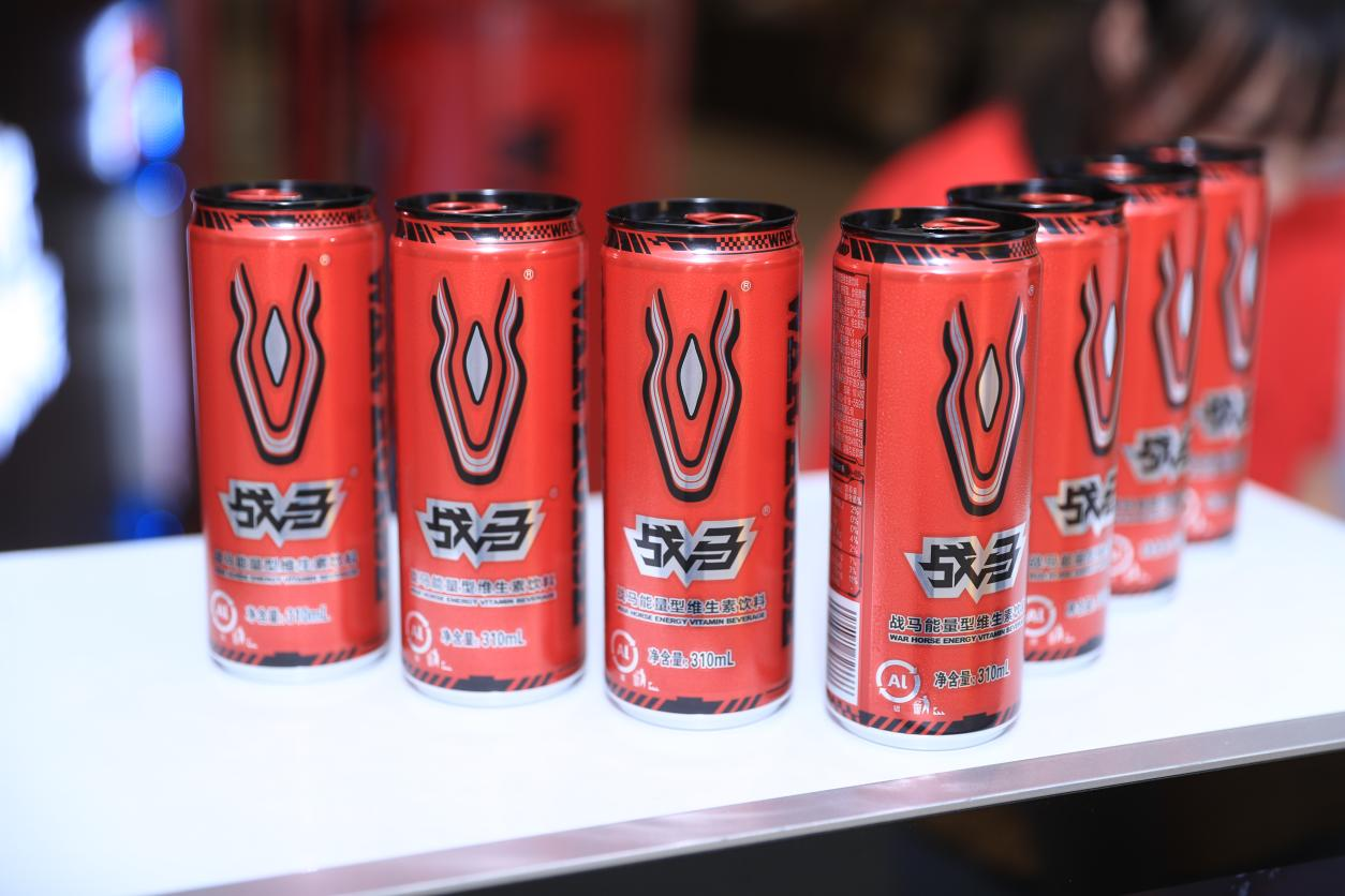 冬日居家开黑来罐补给，能量型维生素饮料品牌战马陪伴大学生每一局